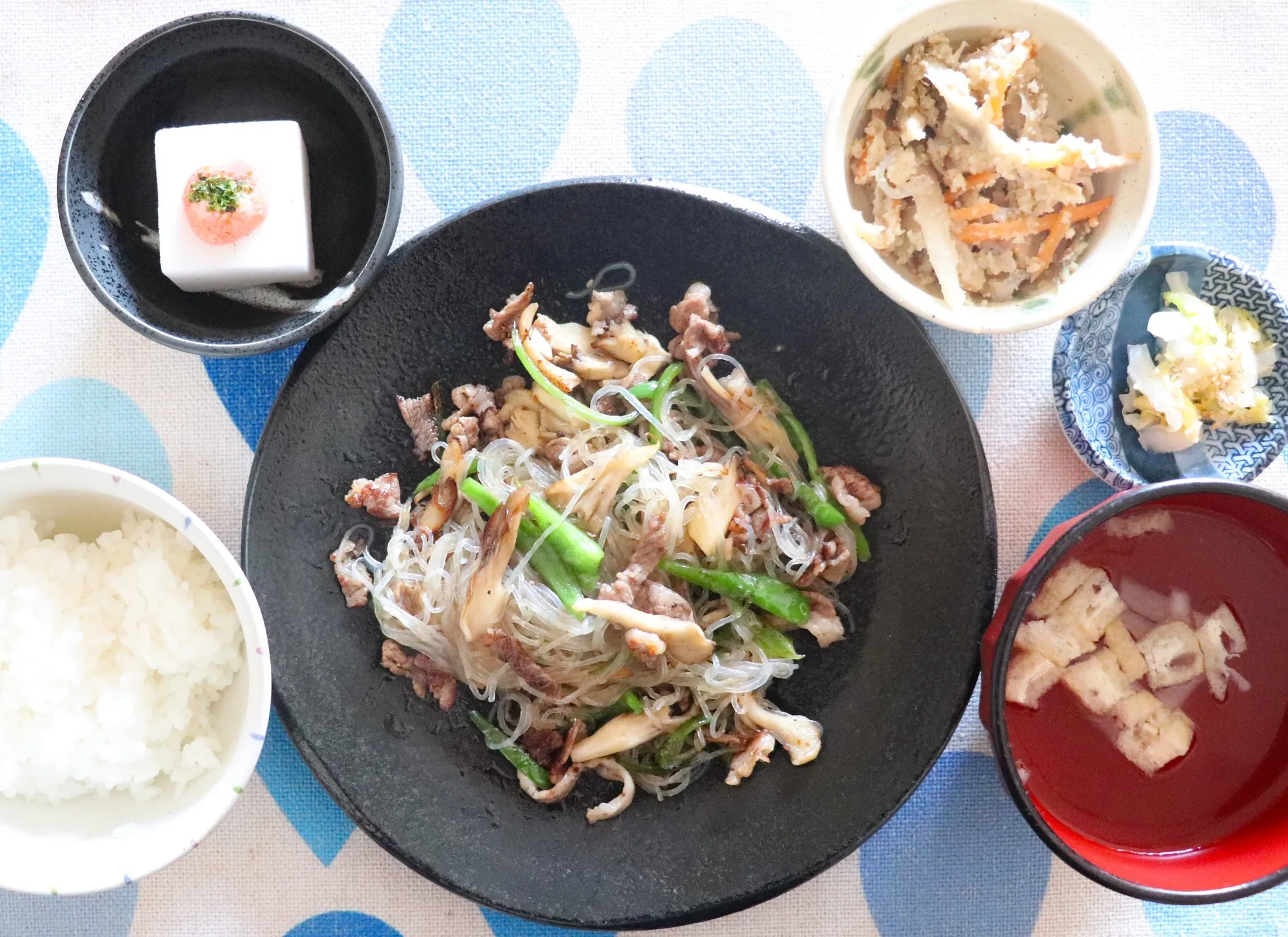 本日のランチは黒毛和牛のチャプチェ!