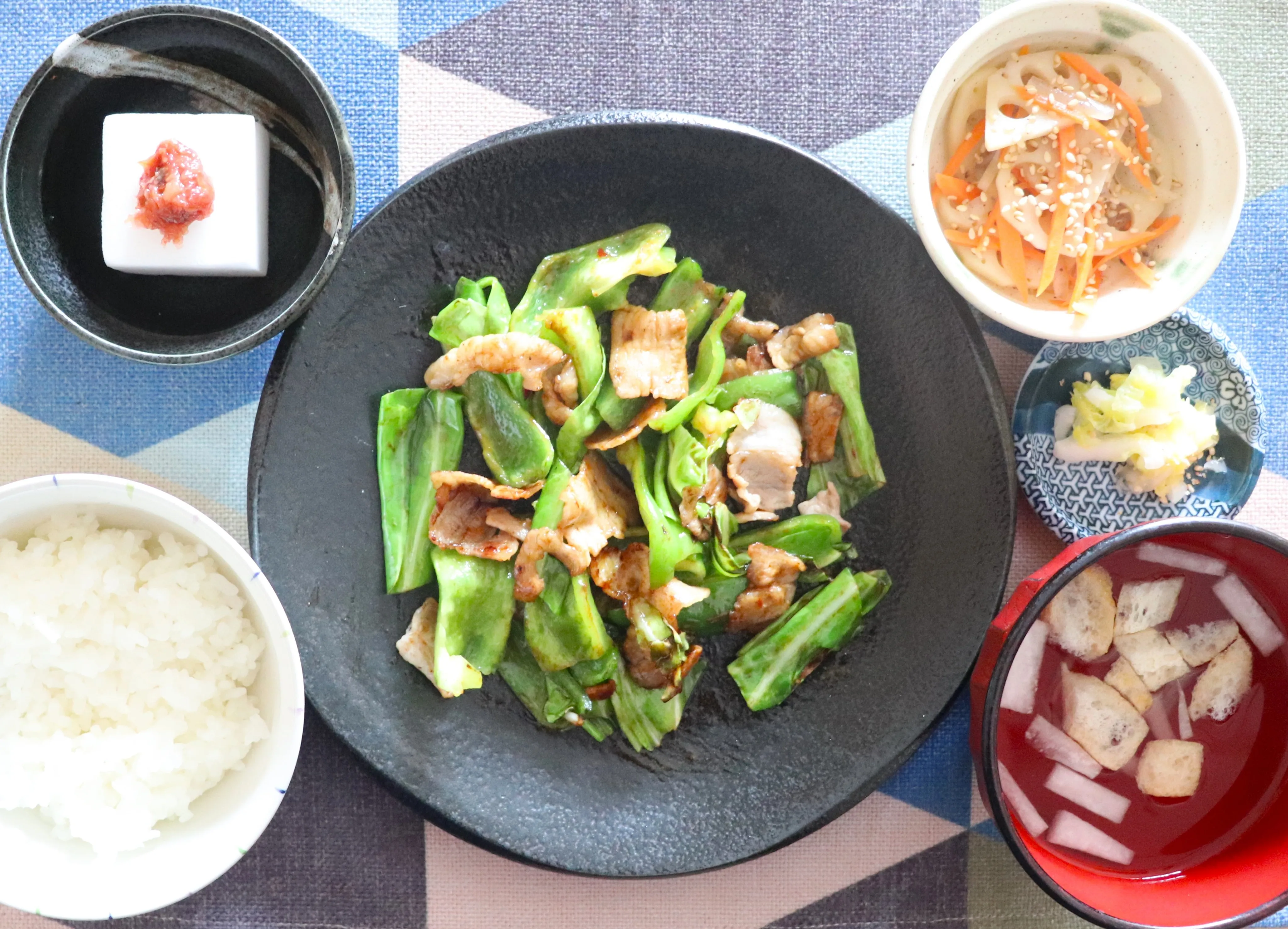 本日のランチは、豚バラキャベツの回鍋肉風!