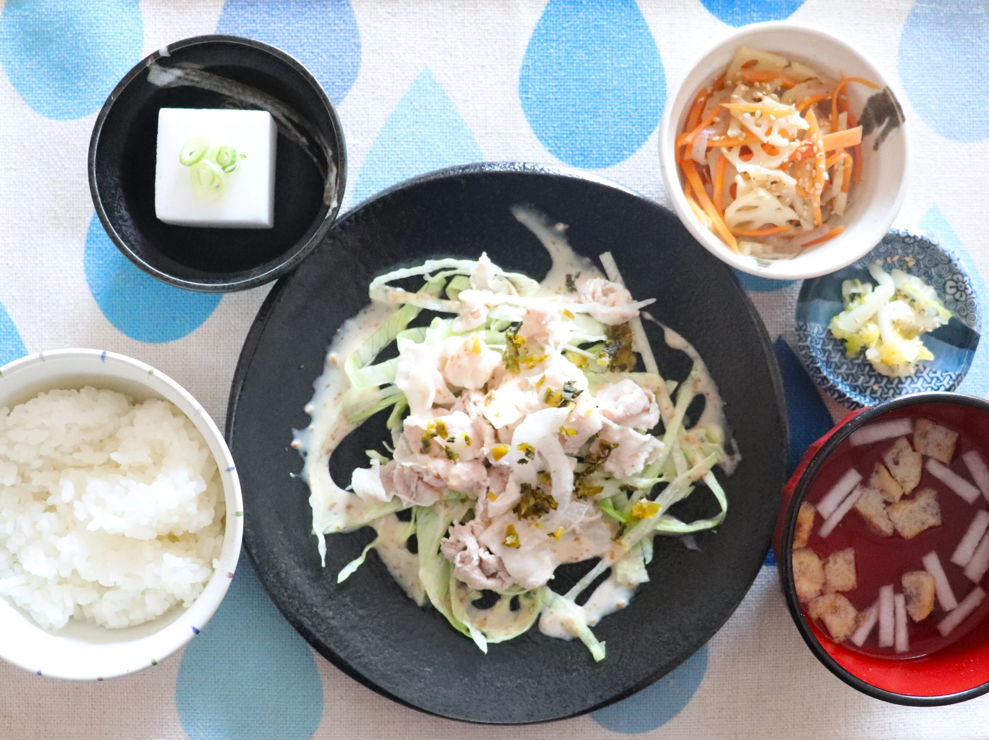 本日のランチは、豚しゃぶサラダ!