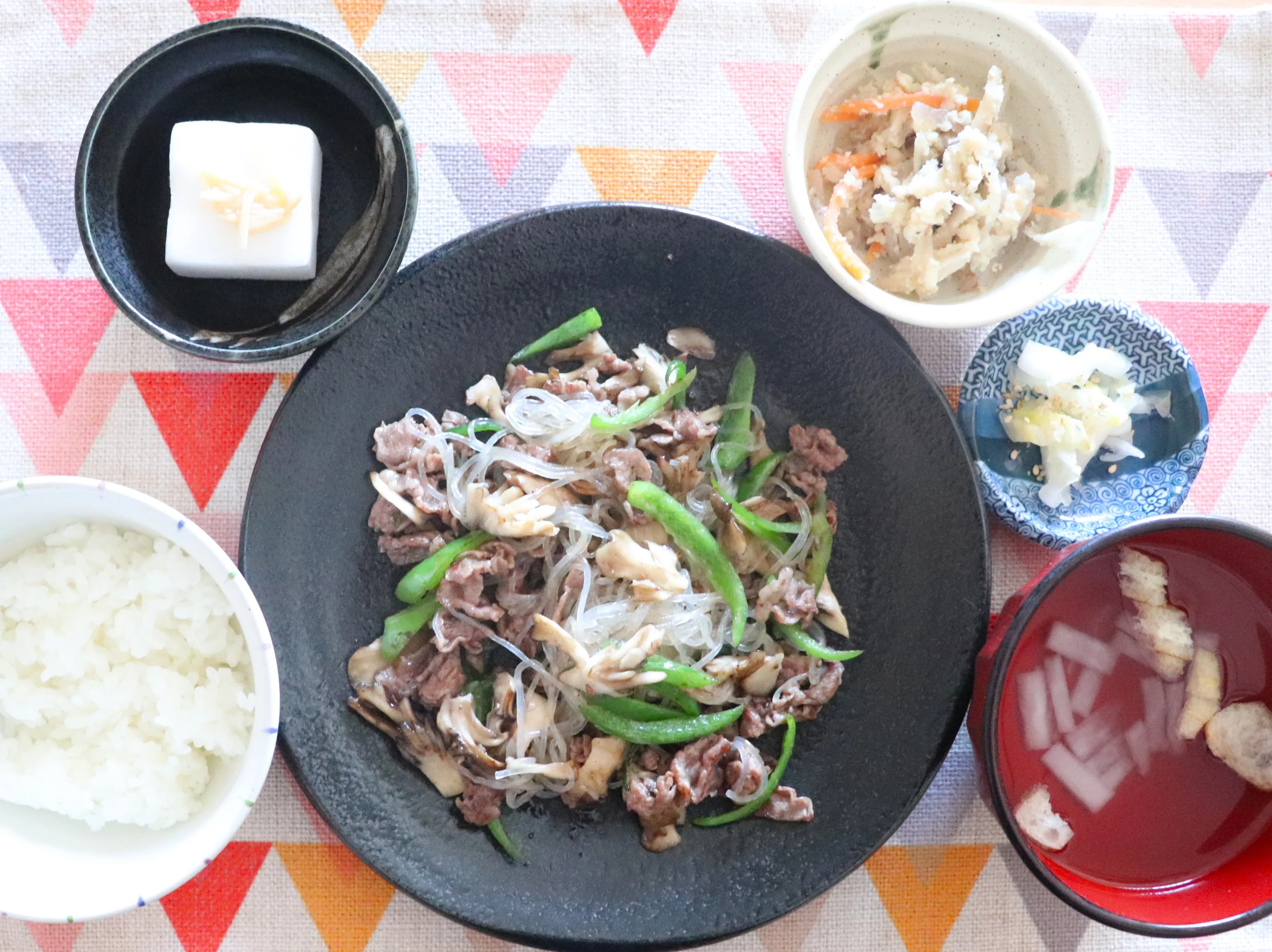 本日のランチは、黒毛和牛のチャプチェ!